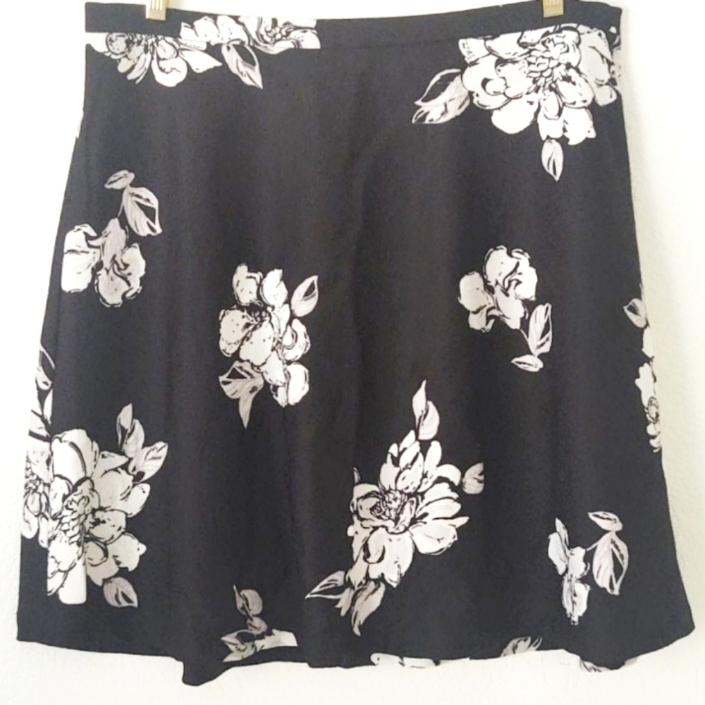 Ann Taylor Floral Skirt Black 16